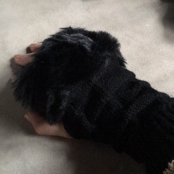 New! Black Fingerless Gloves - Picture 2 of 4